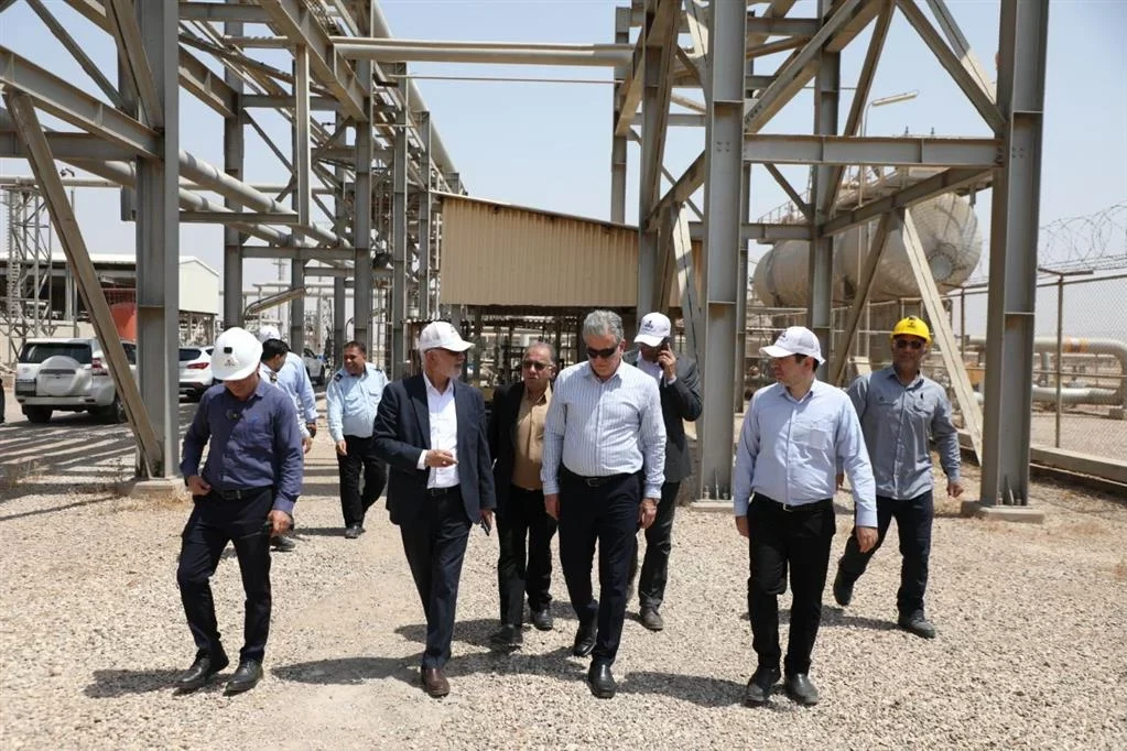 بیش از سه هزار بشکه نفت در روز به تولید اروندان افزوده شد/ مدیرعامل اروندان با هدف پیگیری مسائل تولیدی و رفع چالش‌ها از منطقه نفتی دارخوین بازدید کرد
